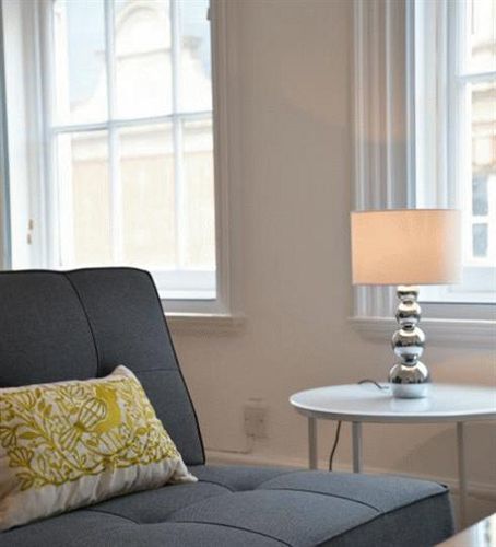 West End One Apartments Londra Esterno foto