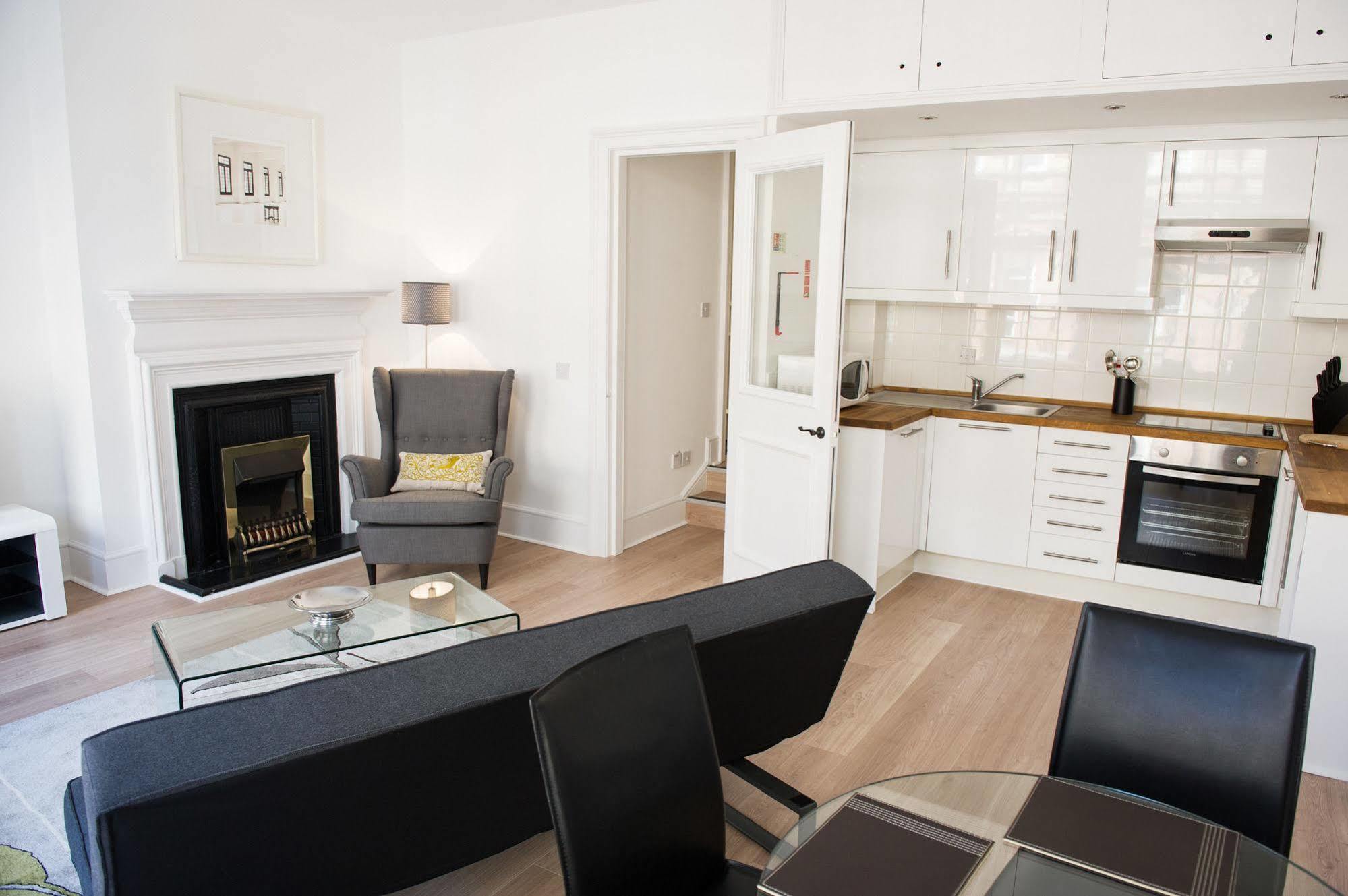 West End One Apartments Londra Esterno foto